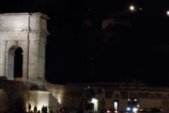 Tra Arco di Traiano e Duomo